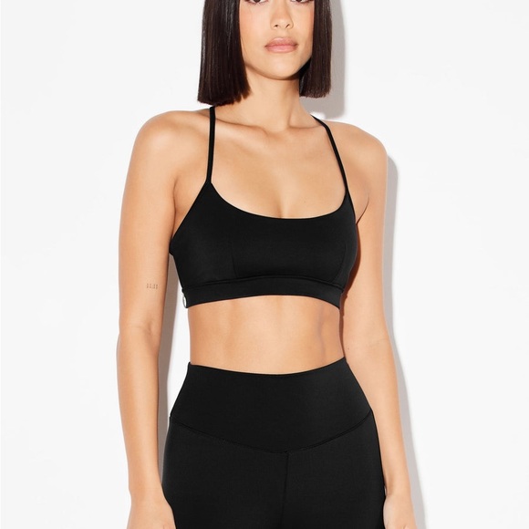 LAST CHANCE | Minimal Black Sports Bra - Picture 6 of 6